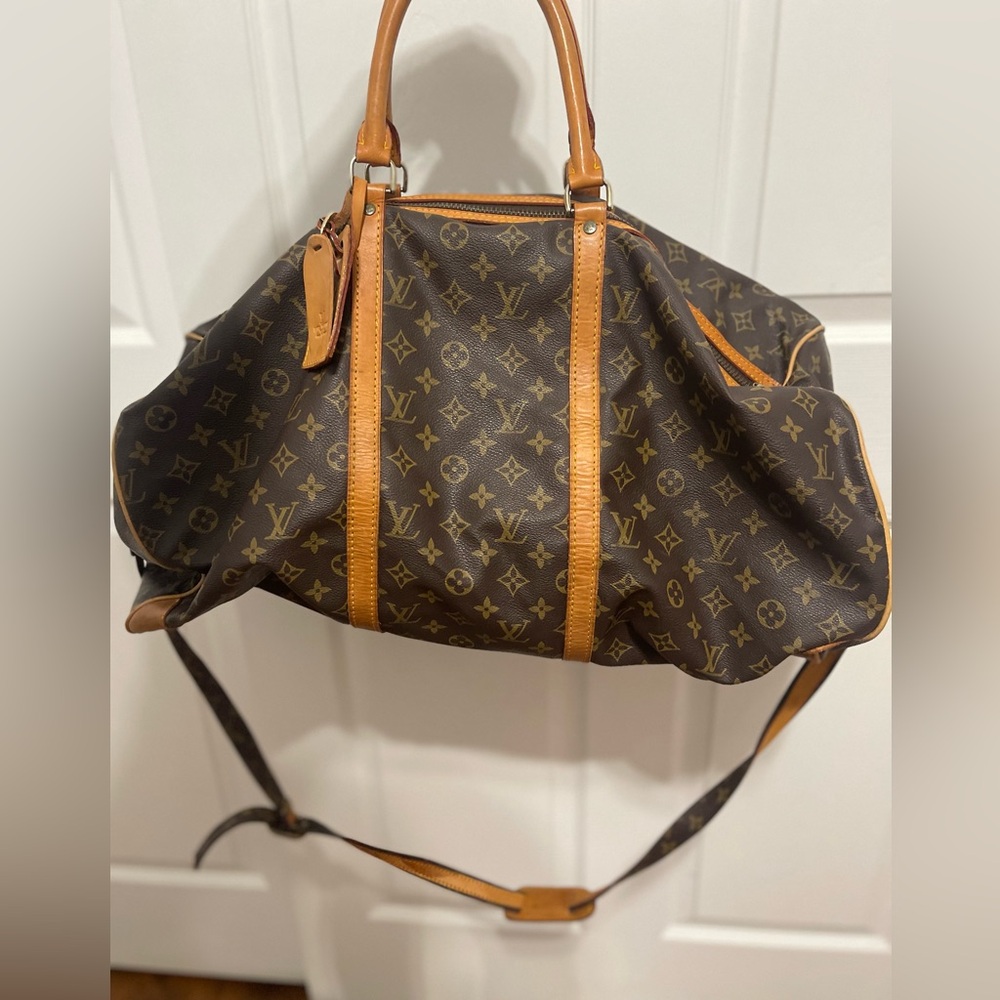 Vintage luxury travel Bag in very good  condition or best offer